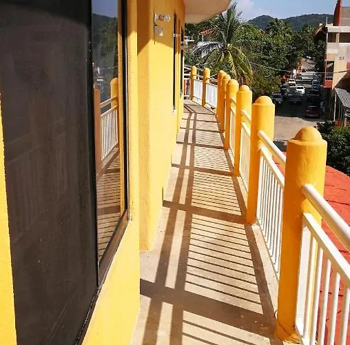 Pie De Playa La Ropa Hotel Zihuatanejo