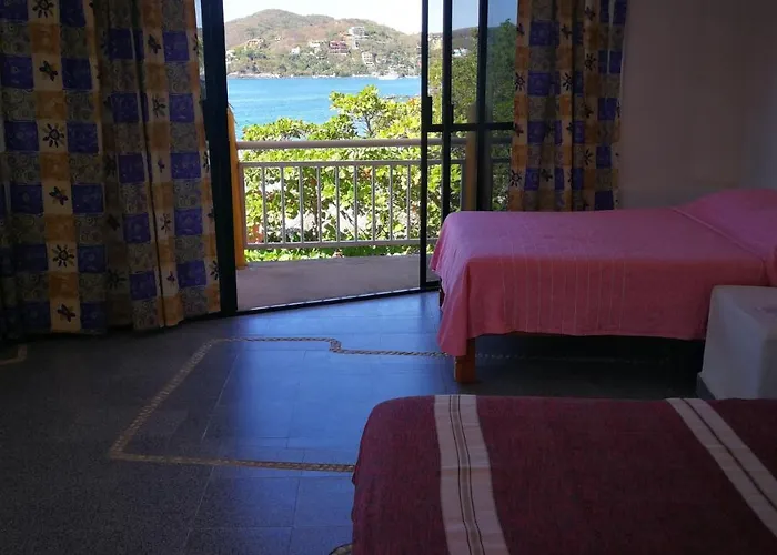 Hotel Pie De Playa La Ropa Zihuatanejo
