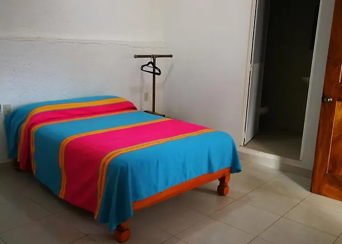 Pie De Playa La Ropa Hotel Zihuatanejo