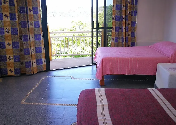 Pie De Playa La Ropa Hotel Zihuatanejo