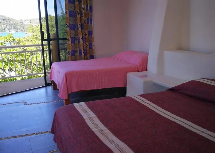 Hotel Pie De Playa La Ropa Zihuatanejo