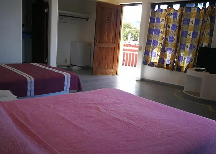 Hotel Pie De Playa La Ropa Zihuatanejo