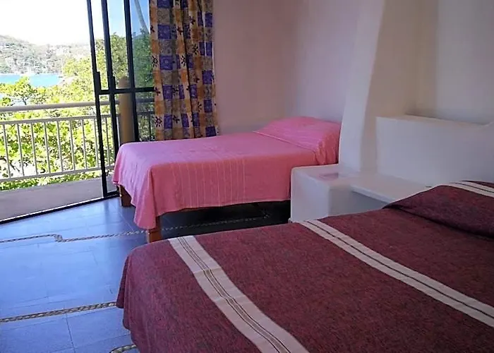 Pie De Playa La Ropa Hotel Zihuatanejo