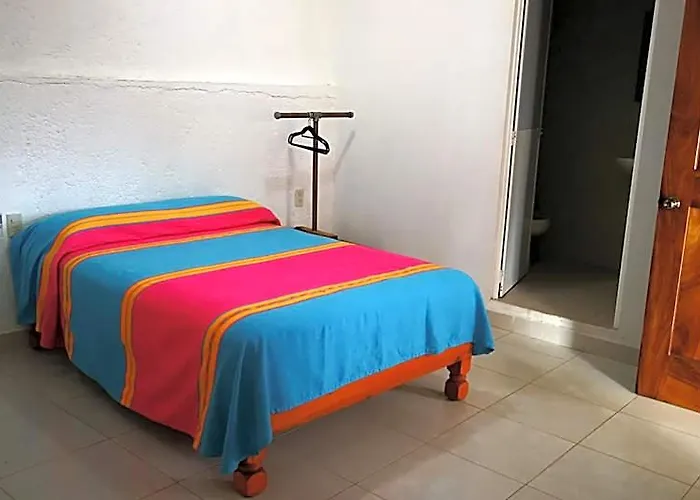 Pie De Playa La Ropa Hotel Zihuatanejo